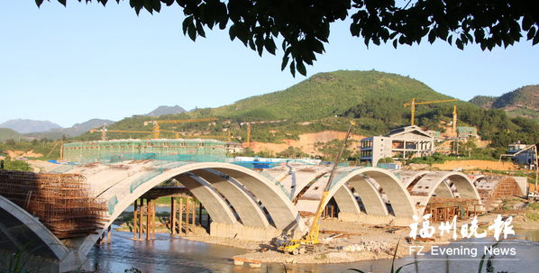 永泰黄埔大桥主拱合龙　预计年底前可建成通车