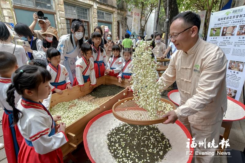 政协委员修言做好“三茶”兼顾作品 重现开云全站福州“天下茶港”盛景(图2)