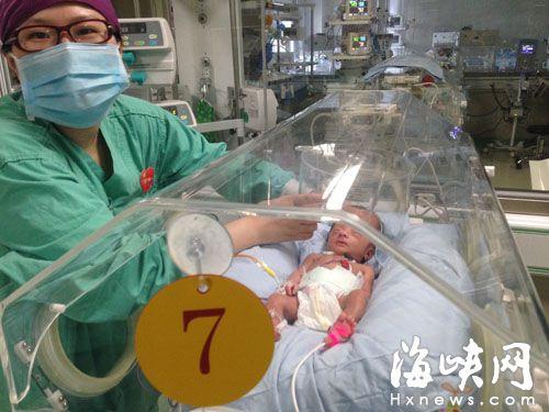 神秘男女树下弃婴 女婴生命体征稳定无重大缺陷