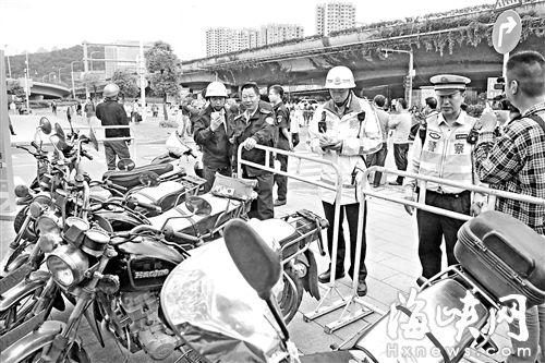 超标、无牌电动车违规停放被依法搬离(本报资料图)