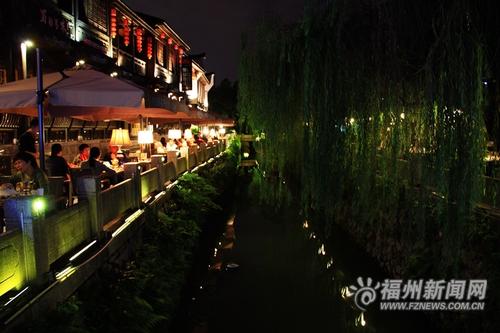 本网记者水上实拍安泰河：红纱笼灯过斜桥，小家碧玉安泰河