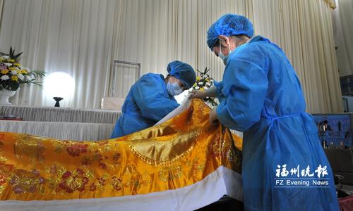 7年打扮过5000多具遗体 90后女入殓师更加珍惜身边人