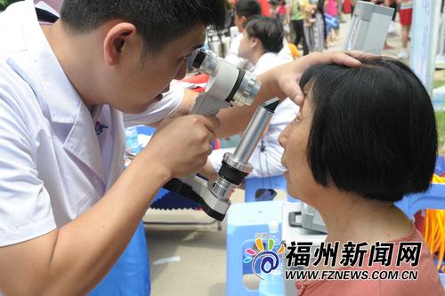 东山新苑小区举办联欢活动 情暖廉租房社区(图)