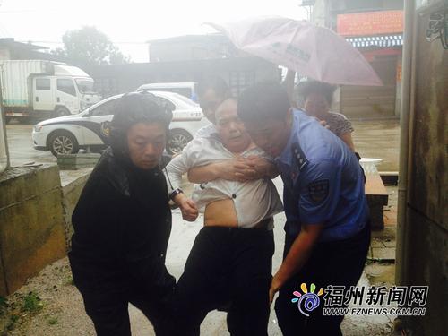 福州警方全力抗击台风“玛莉亚” 救助被困群众4239名