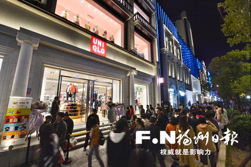 “冠军街”添新兵 东街口掀起人气旋风