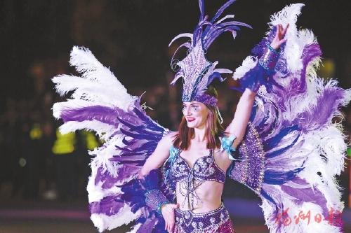 福州首个大规模花车巡游亮相 百万人共度狂欢夜