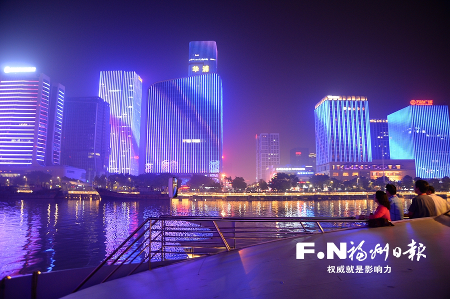中外客商夜游闽江