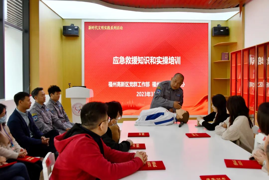 三月，和我们一起学雷锋！
