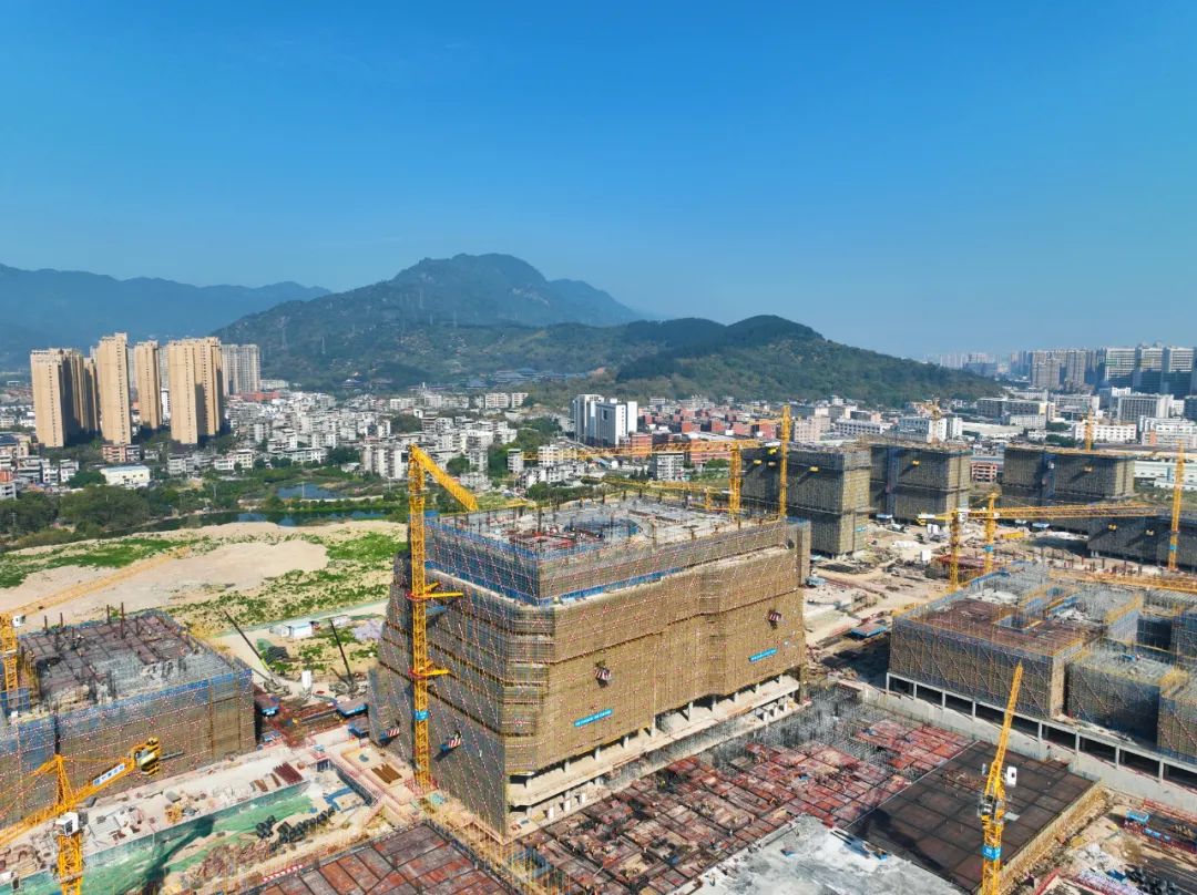 又一主体封顶！福耀科技大学（暂名）项目再传捷报