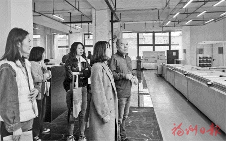 工作专班集中走访　点对点服务指导