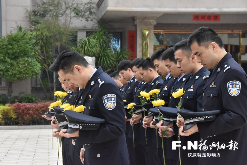 福州多地举办清明祭扫英烈活动
