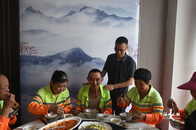 闽侯酒楼老板两年来为环卫工提供免费午餐