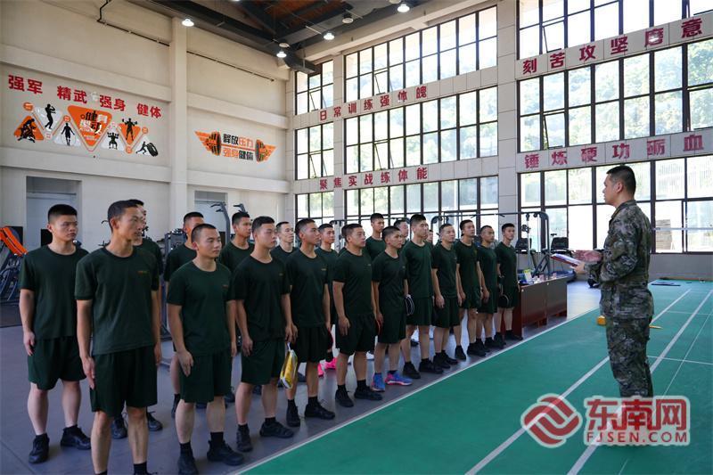 挥拍竞技砺斗志以赛聚力强担当——武警福州支队举办羽毛球、乒乓球比赛(图3)