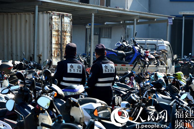 福州超标电动车开200元罚单 暂扣车辆已无处堆放
